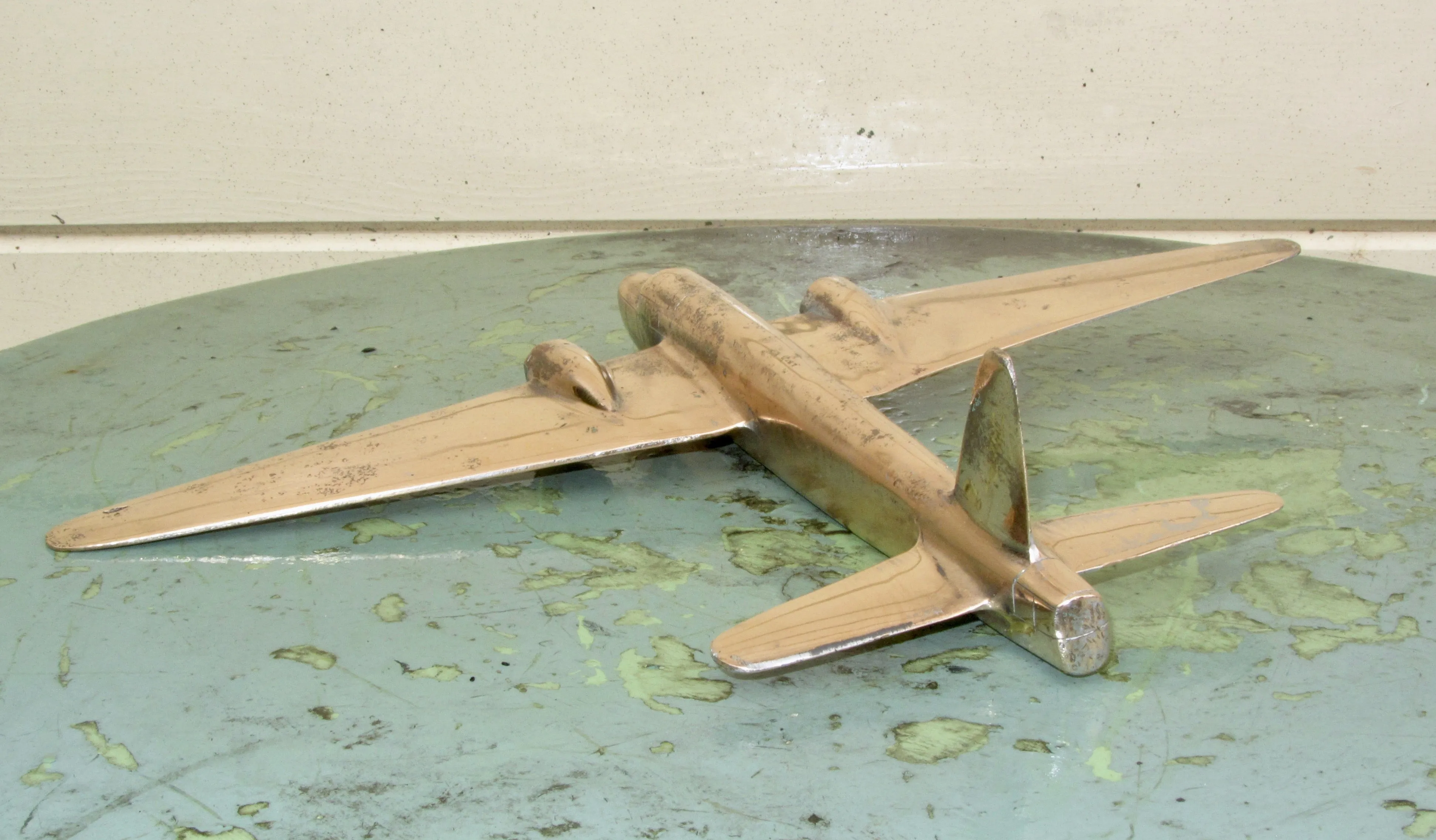 1940s Copper Vickers Wellington WW2 Bomber With A Wingspan Of 36 cm